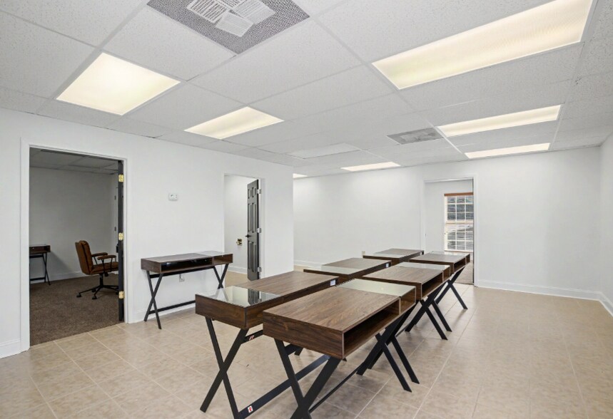 More Photos Of 139A W Ellis Rd, Griffin Loft Creative Space For Sale