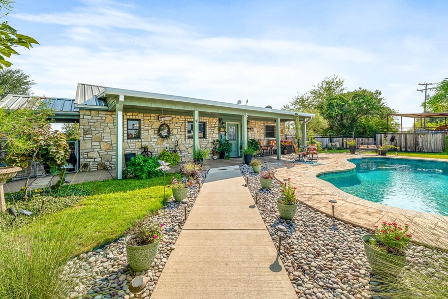 More Photos Of 1321 N FM 56, Glen Rose Trailer Camper Park For Sale