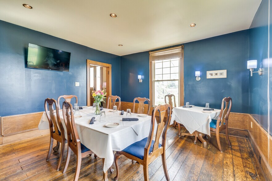 More Photos Of 412 6th St, Bristol Restaurant For Sale