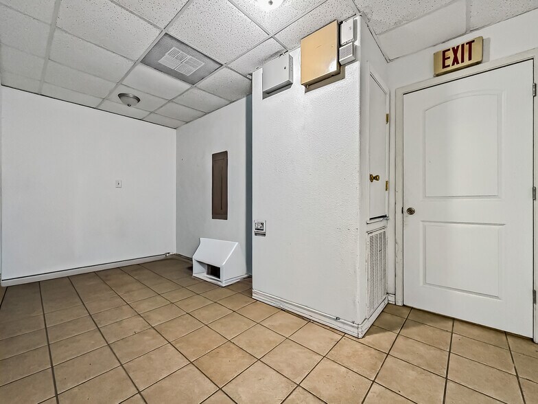 More Photos Of 3801 Saturn Rd, Corpus Christi Warehouse For Sale