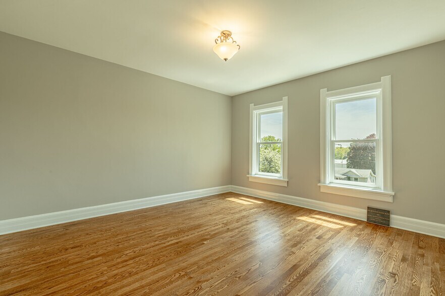 More Photos Of 1303 11th St, Monroe Storefront Retail Office For Lease