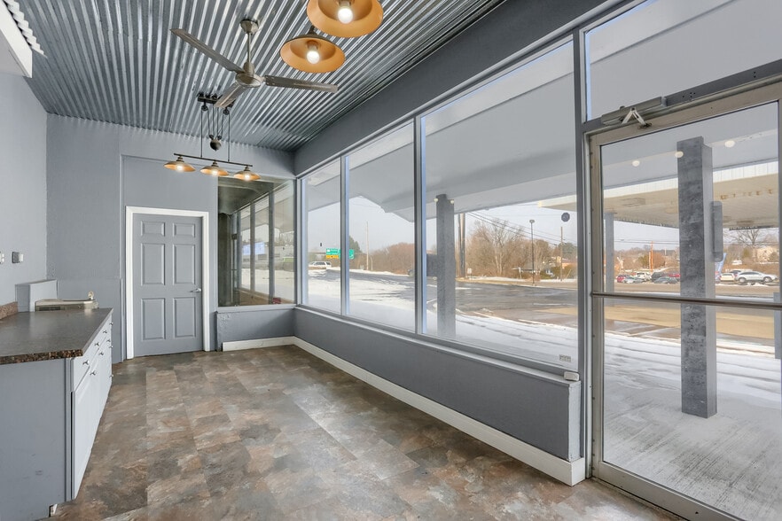 More Photos Of 2608 New Butler Rd, New Castle General Retail For Sale