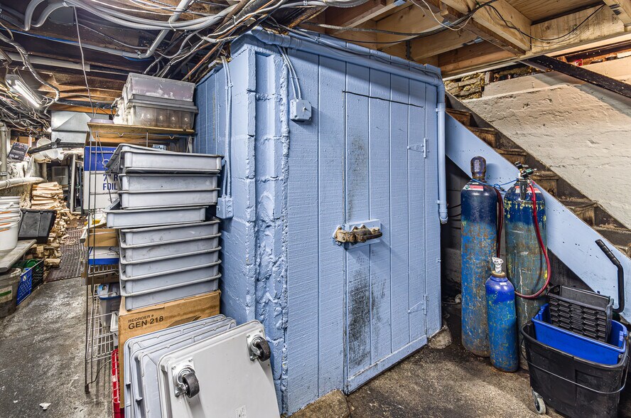 More Photos Of 99 Aurora St, Lancaster General Retail For Sale