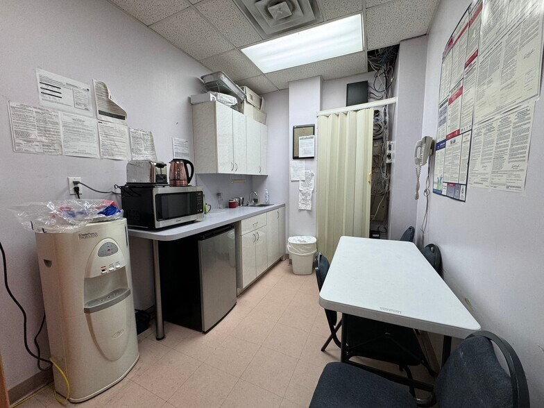 More Photos Of 421 Ocean Pky, Brooklyn Office For Sale