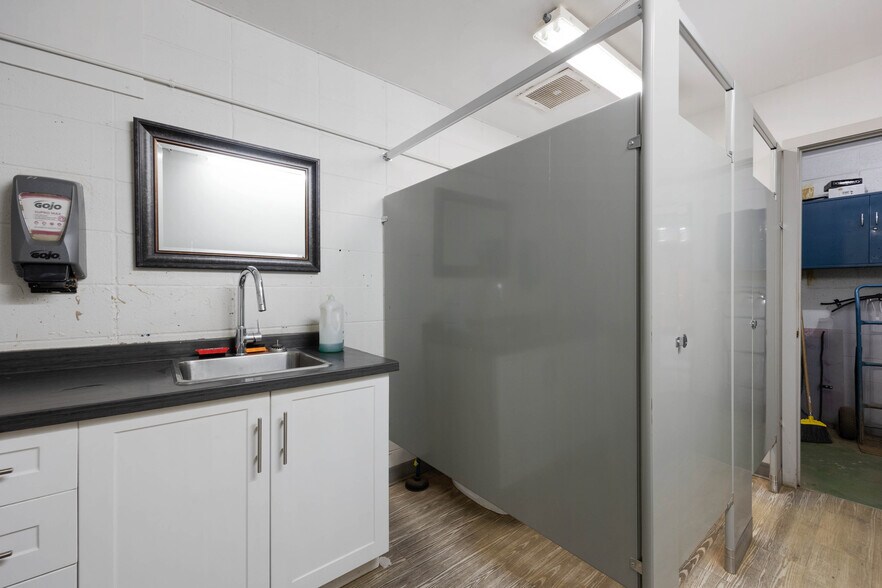 More Photos Of 8030 Golosky Av, Fort McMurray Truck Terminal For Lease