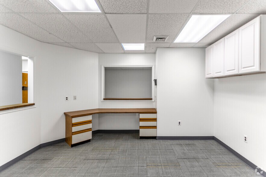 More Photos Of 3301 Woodburn Rd, Annandale Medical For Lease