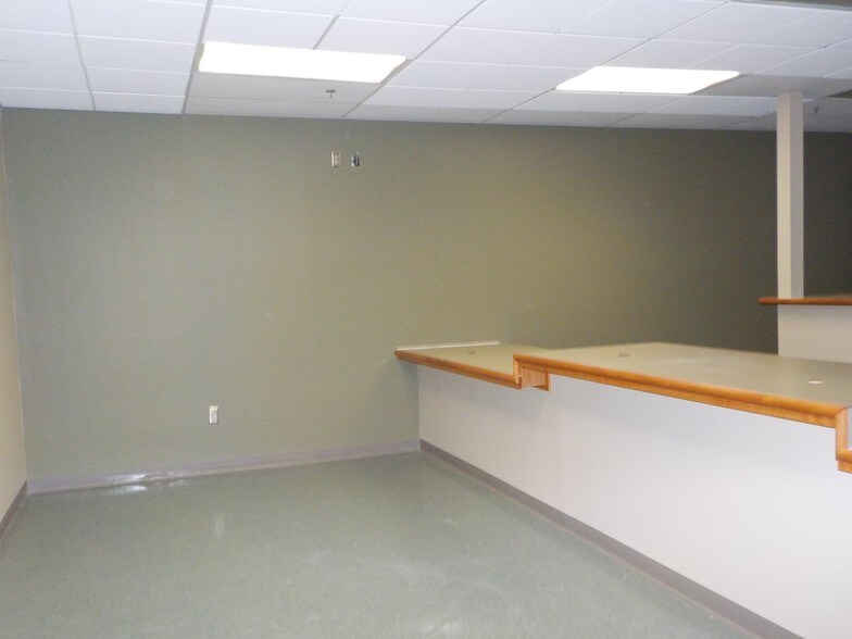 More Photos Of 5700 N Exp 77/83, Brownsville Medical For Lease