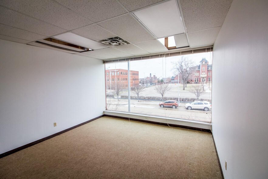 More Photos Of 3800-3812 Euclid Ave, Cleveland Light Manufacturing For Lease