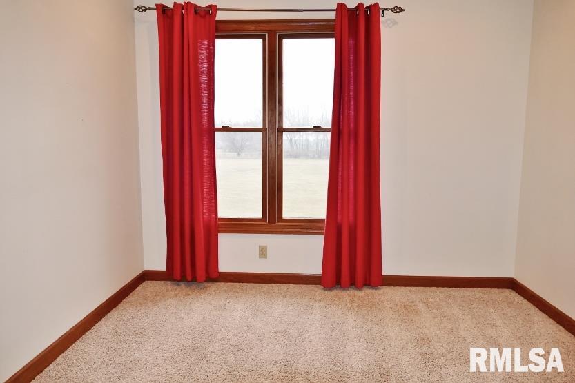 More Photos Of 109 Elizabeth Pointe Dr, Germantown Hills Office For Sale