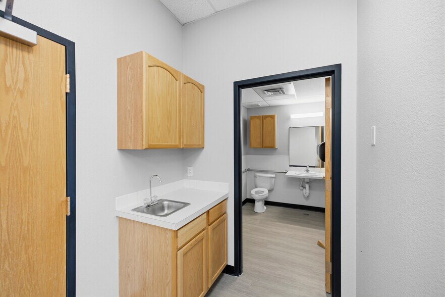 More Photos Of 449-477 Denver Ave, Loveland Light Distribution For Lease