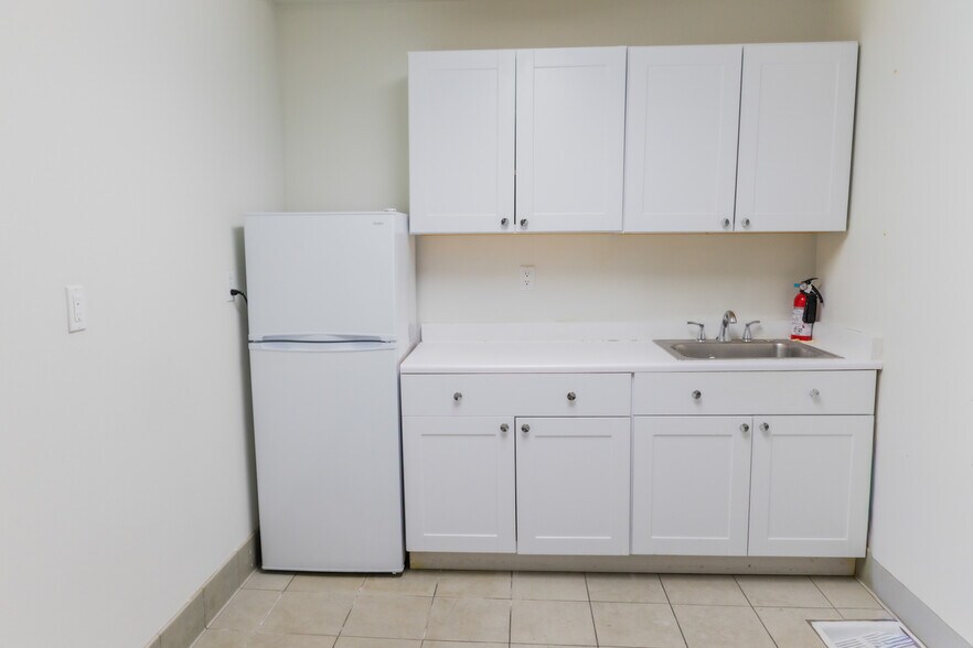 More Photos Of 17209 S Figueroa St, Gardena Warehouse For Lease