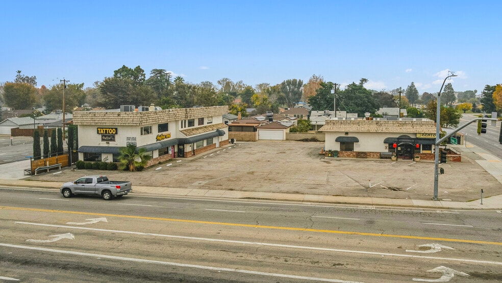 Primary Photo Of 1656 Oak St, Bakersfield General Retail For Lease