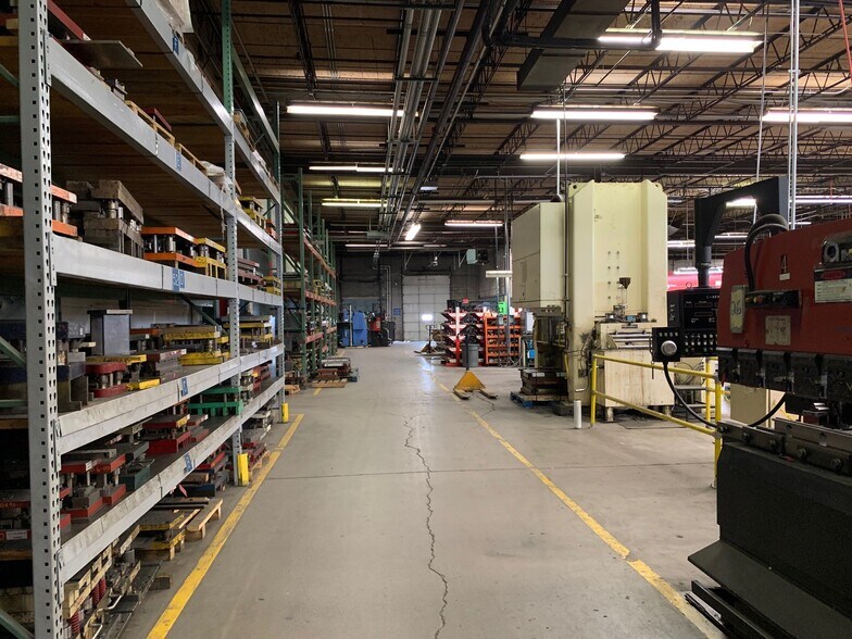 More Photos Of 1111 S Wheeling Rd, Wheeling Warehouse For Lease