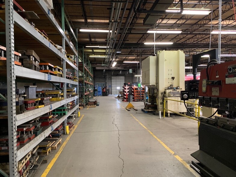 More Photos Of 1111 S Wheeling Rd, Wheeling Warehouse For Lease