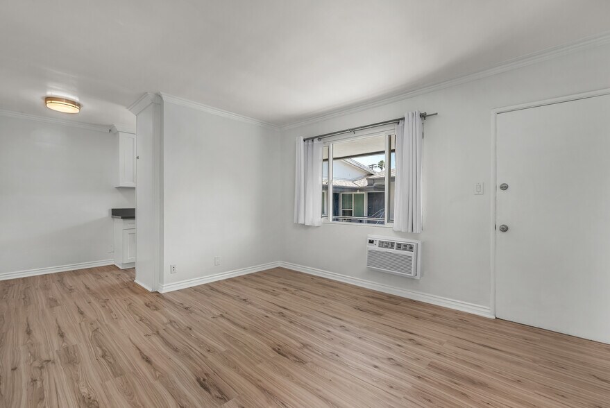 More Photos Of 13000 Valleyheart Dr, Studio City Apartments For Sale