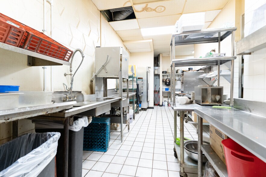 More Photos Of 1401 S Morley St, Moberly Restaurant For Sale