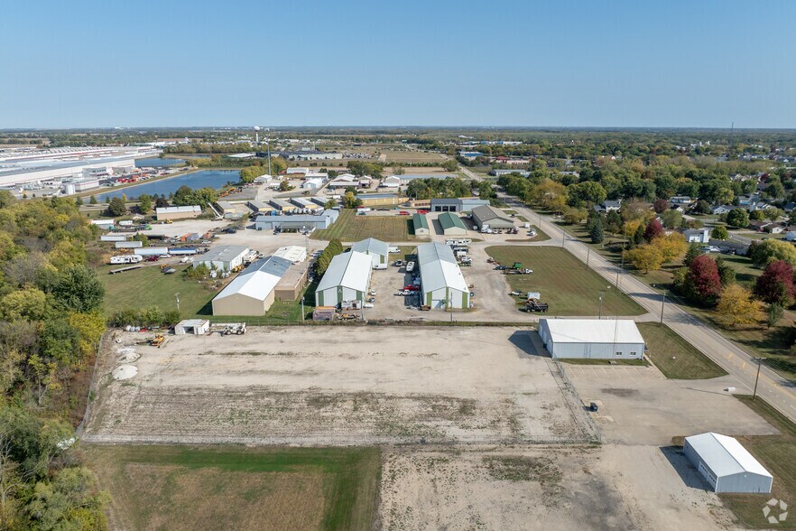 More Photos Of 950 Gore Rd, Morris Warehouse For Lease