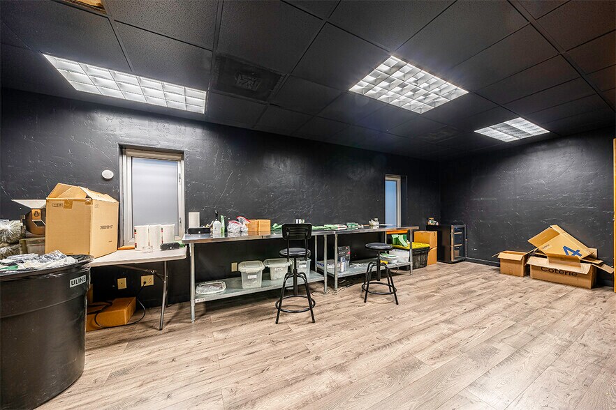More Photos Of 652 W Dutton Rd, Eagle Point Industrial For Lease