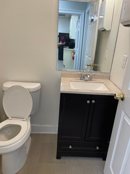 More Photos Of 680 Village Trce NE, Marietta Loft Creative Space For Lease