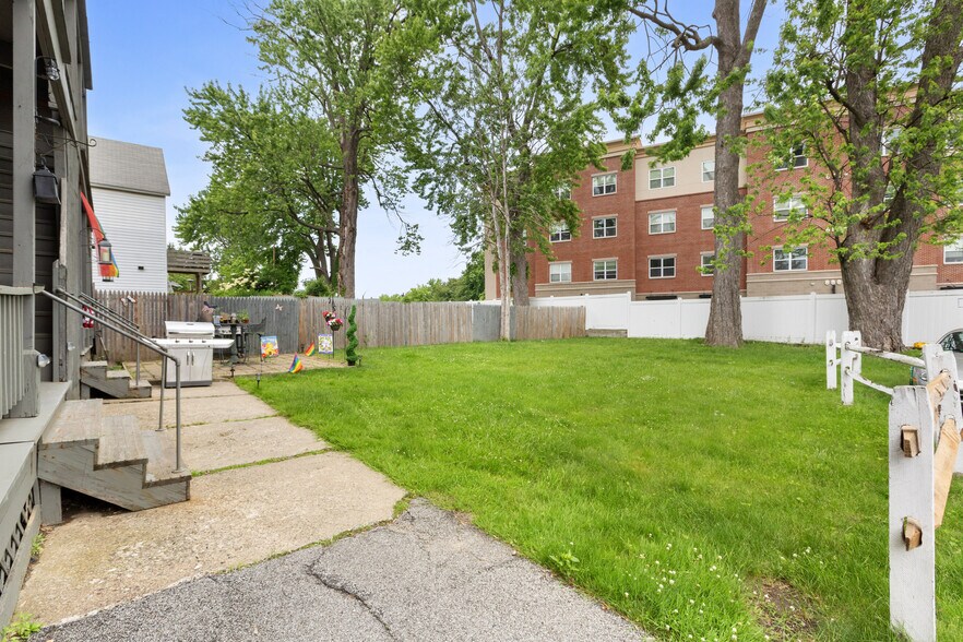 More Photos Of 23 Monroe St, Schenectady Apartments For Sale
