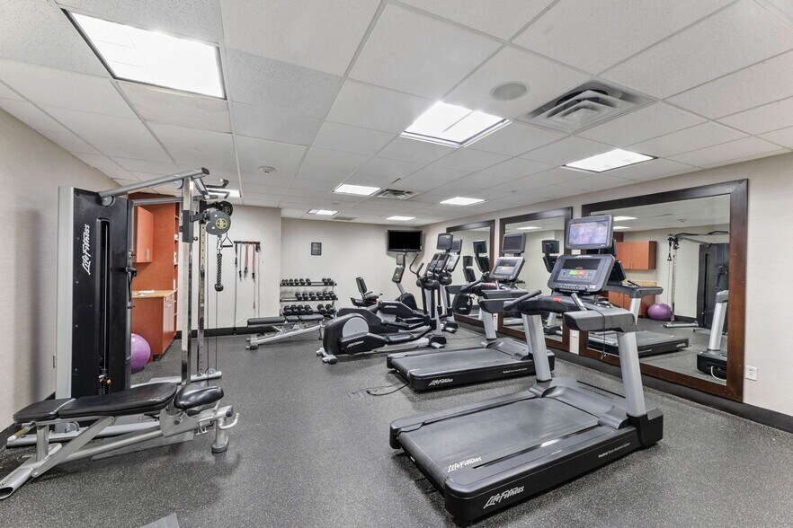 More Photos Of 409 E Houston St, San Antonio Hotel For Sale