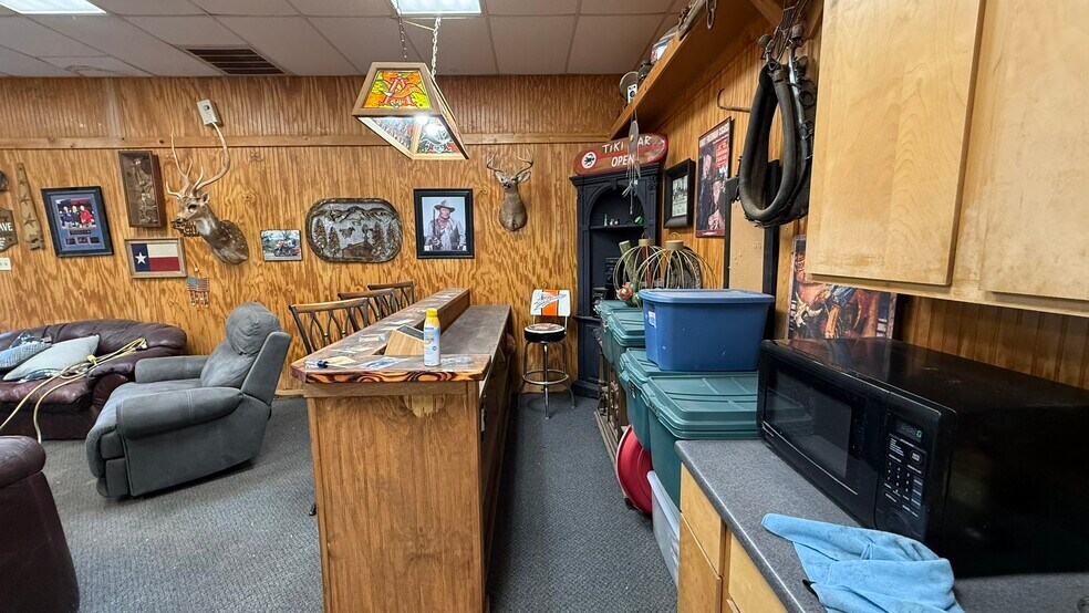 More Photos Of 9506 F M 835, Slaton Sports And Entertainment For Sale