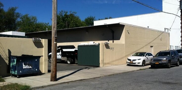 Primary Photo Of 234 Grandview Ave, Staten Island Warehouse For Lease