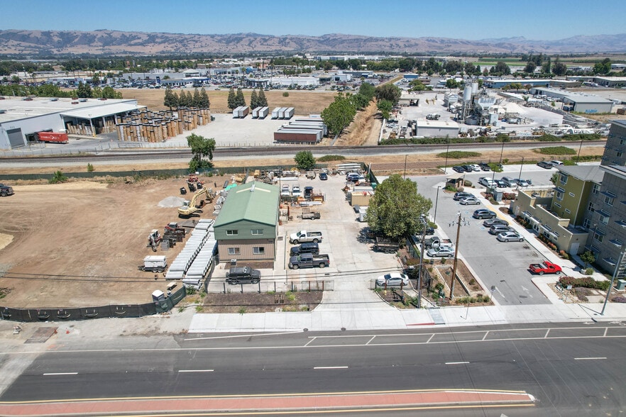 More Photos Of 6620 Monterey Rd, Gilroy Warehouse For Sale