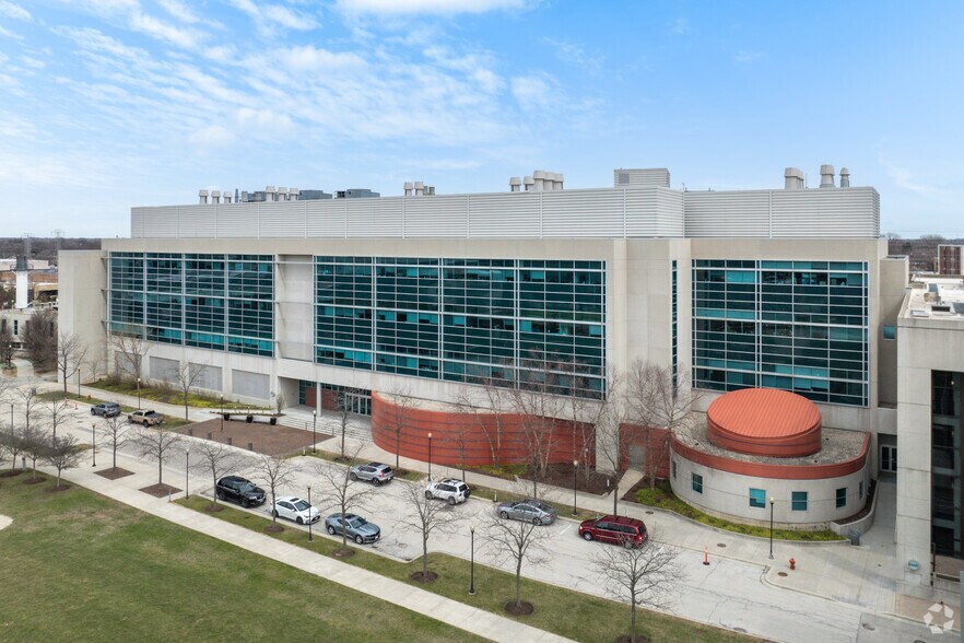 More Photos Of 8045 Lamon Ave, Skokie Office For Sale