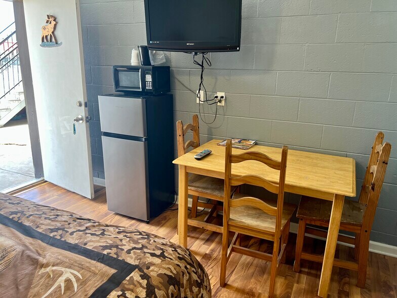 More Photos Of 501 S 6th St, Thermopolis Hotel For Sale