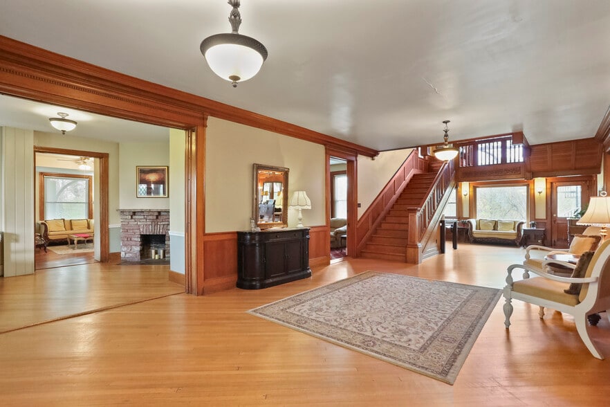 More Photos Of 1090 Ragged Edge Rd, Chambersburg Hospitality For Sale