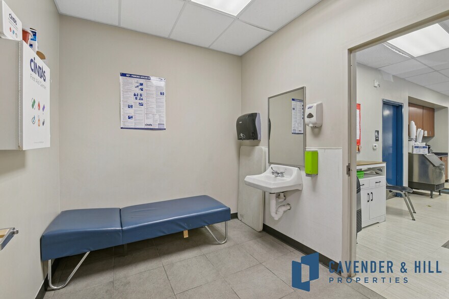 More Photos Of 17745 Lookout Rd, Schertz Unknown For Lease