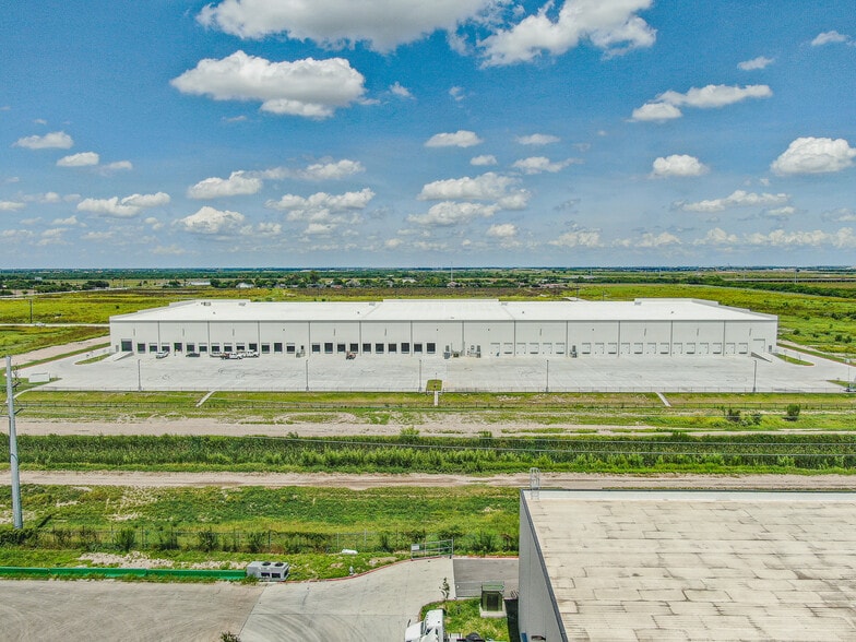 More Photos Of 6200 S 16th St, Mc Allen Warehouse For Lease