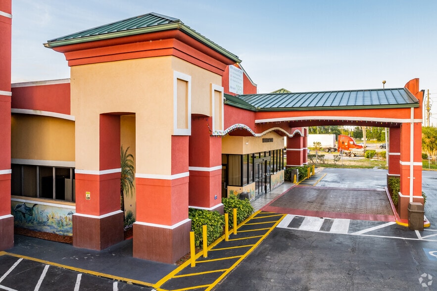 More Photos Of 2500 33rd St, Orlando Hotel For Sale