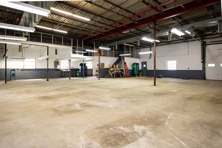 More Photos Of 170 Bennington Dr, Rochester Manufacturing For Lease