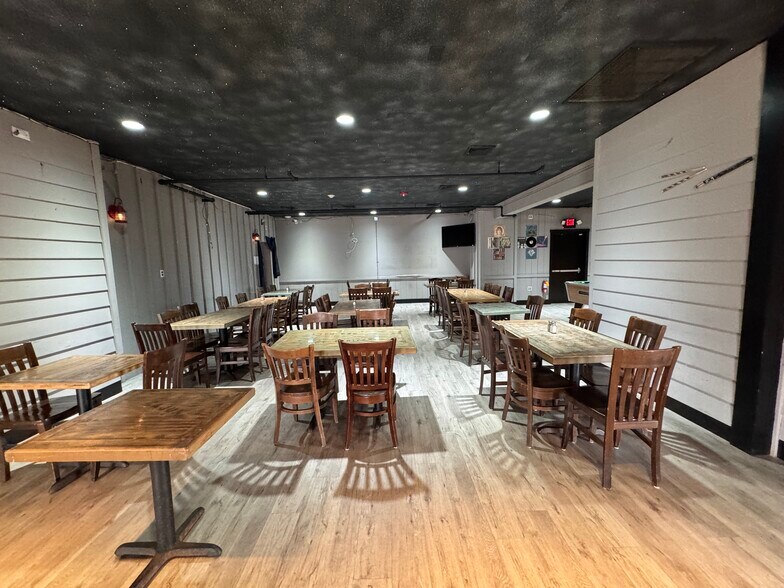 More Photos Of 388 Medford Ave, Patchogue Restaurant For Lease