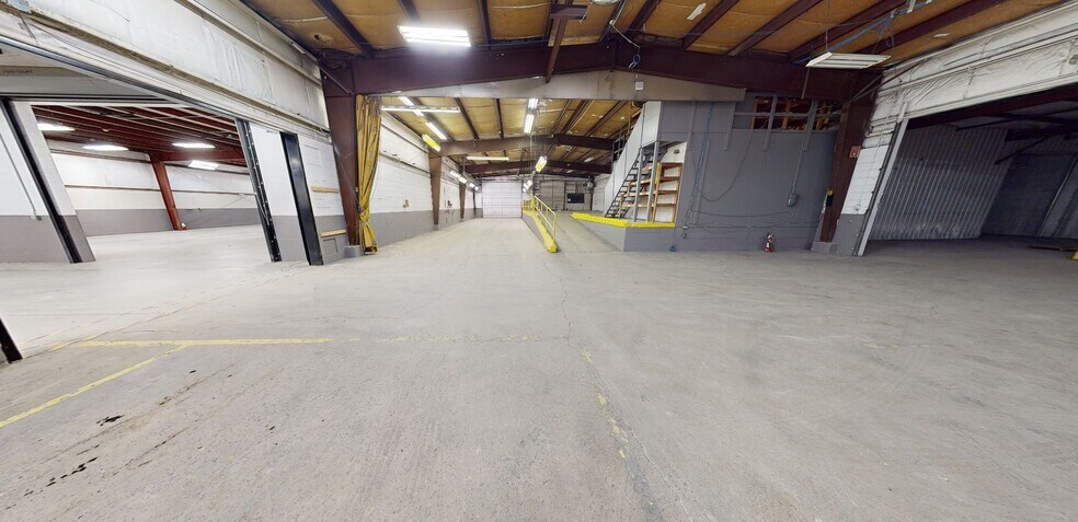 More Photos Of 1701 W County Line Rd, Springfield Manufacturing For Lease