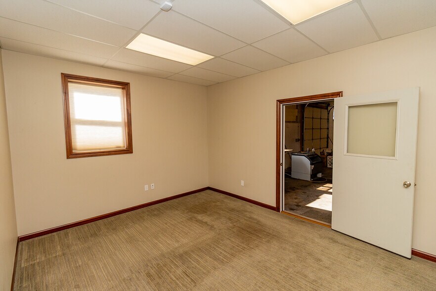 More Photos Of 1627 S Hillside St, Wichita Freestanding For Sale