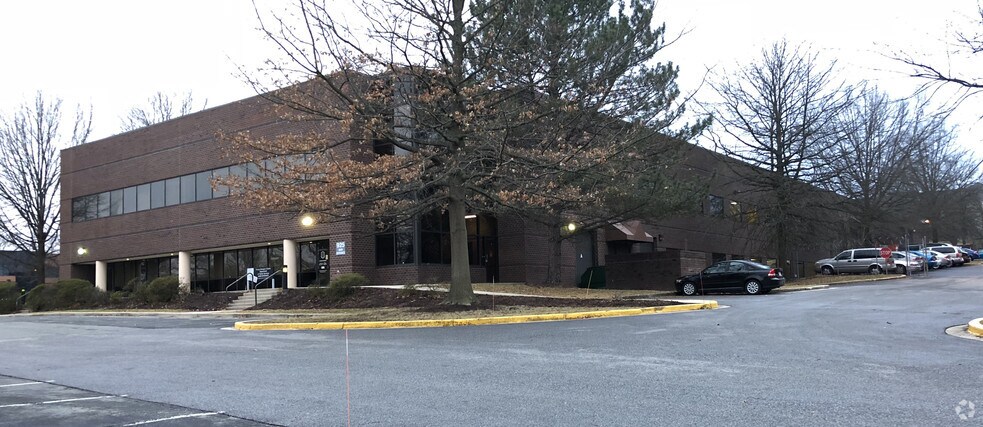 More Photos Of 901-999 Brightseat Rd, Landover Flex For Lease