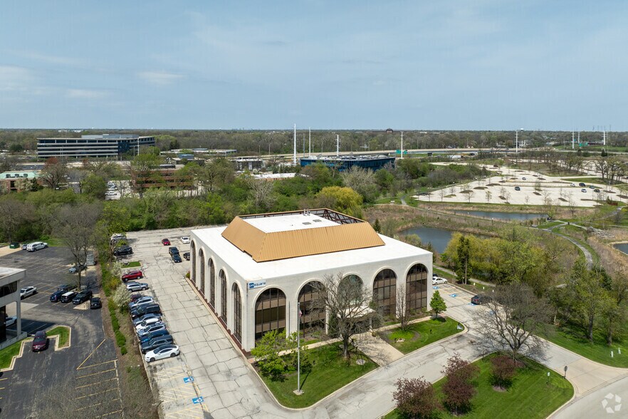 More Photos Of 2100 Clearwater Dr, Oak Brook Medical For Lease