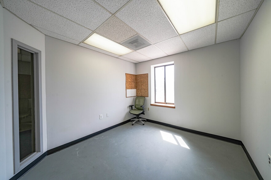 More Photos Of 8023 Malcolm Rd, Clinton Medical For Lease
