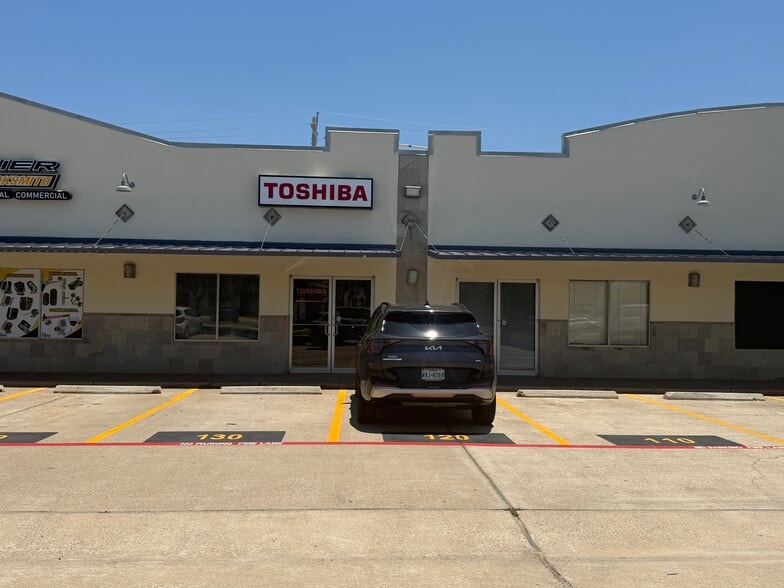 More Photos Of 9803 Sterling Loop, Laredo Storefront Retail Office For Sale