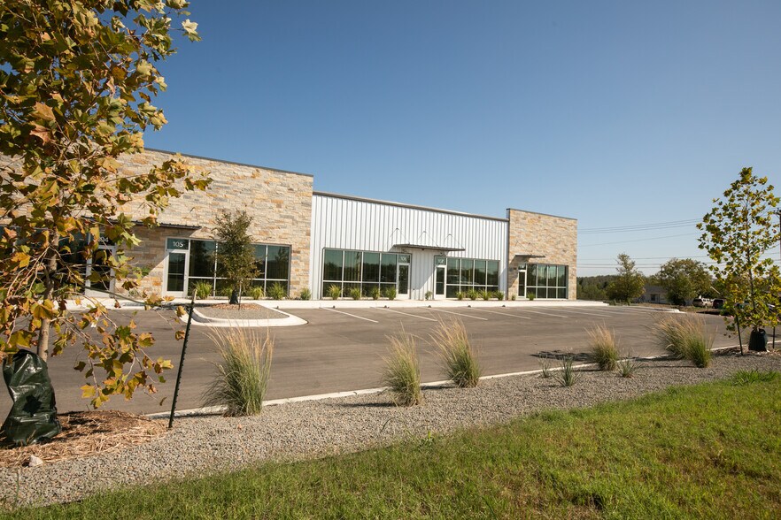 More Photos Of 2205 Warehouse Cir, Marble Falls Flex For Lease
