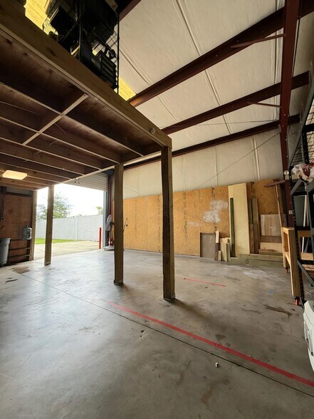 More Photos Of 2632 Pemberton Dr, Apopka Warehouse For Lease