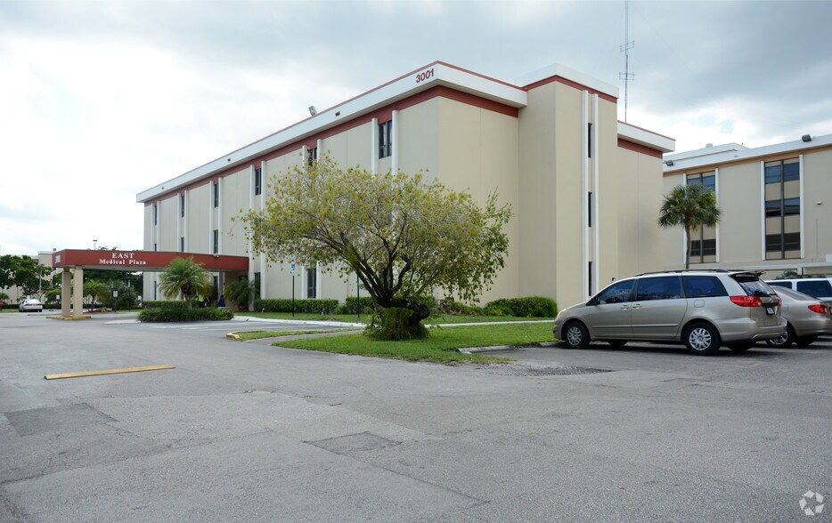 Primary Photo Of 3001 NW 49th Ave, Lauderdale Lakes Medical For Lease