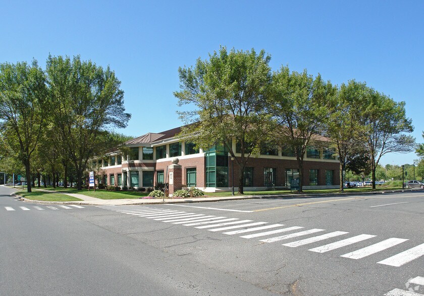 More Photos Of 115 Glastonbury Blvd, Glastonbury Office For Lease