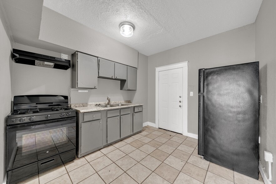 More Photos Of 1409 W Woodlawn Ave, San Antonio Apartments For Sale