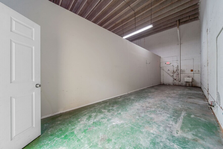 More Photos Of 25 E 4th St, Hialeah Office For Lease