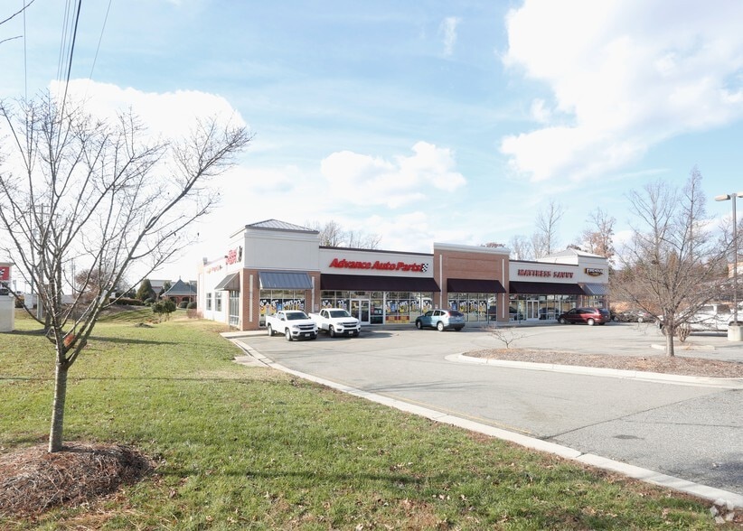 More Photos Of 12051-12059 Southshore Pointe Dr, Midlothian General Retail For Lease