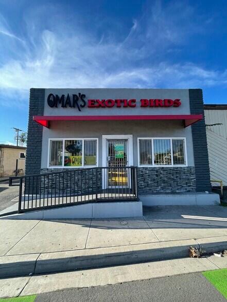 More Photos Of 410 Vista Village Dr, Vista Freestanding For Lease